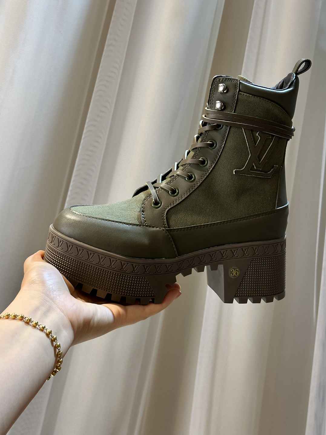 LV LAUREATE PLATFORM DESERT BOOT KAKI GREEN 1AC7S9