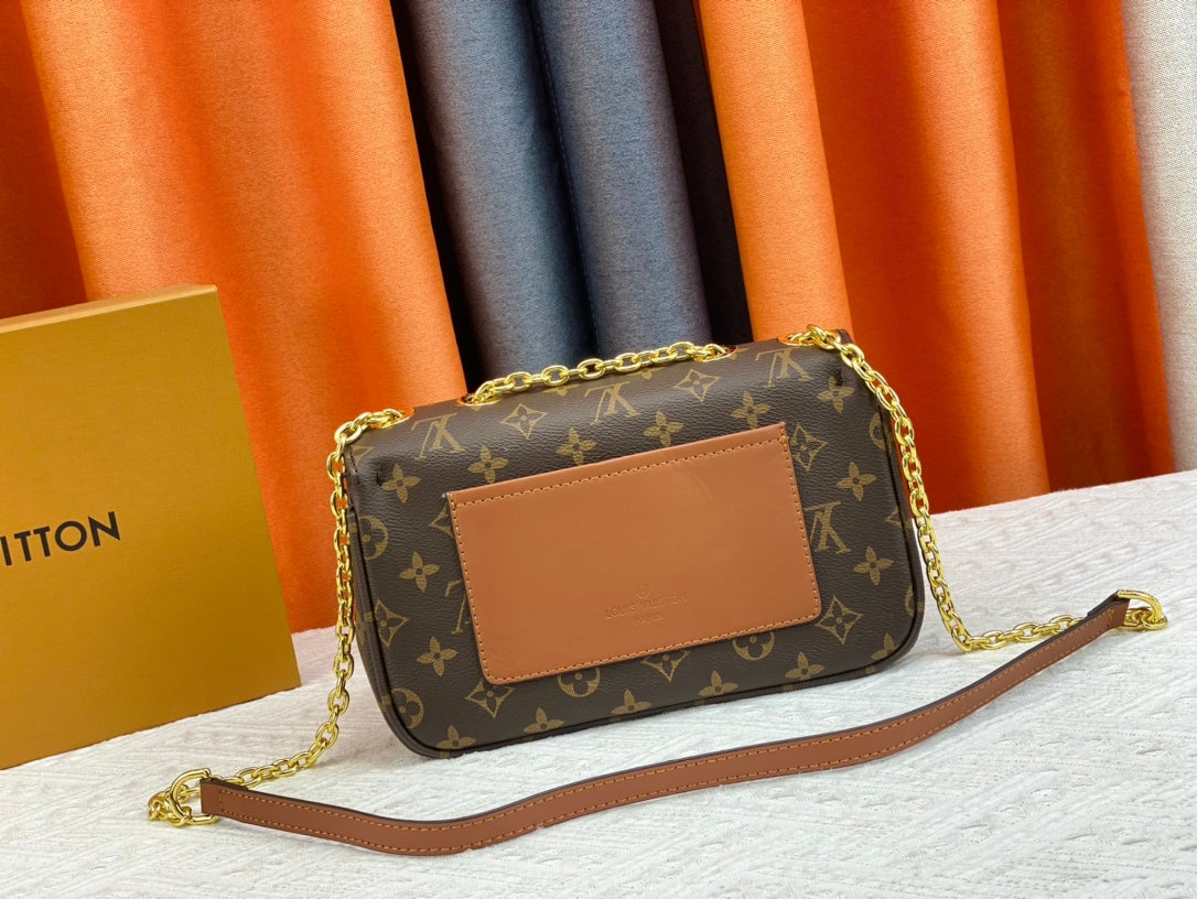 CN - New Collection Bags LUV 742