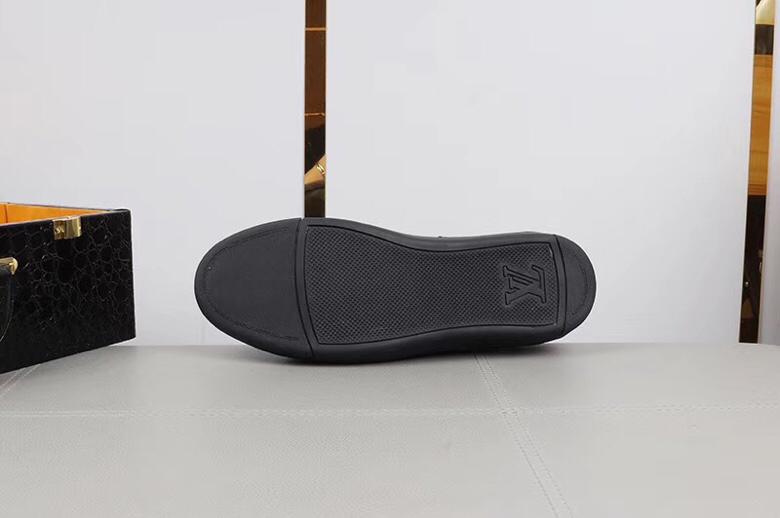 CN - New Arrival Luv Sneaker 052