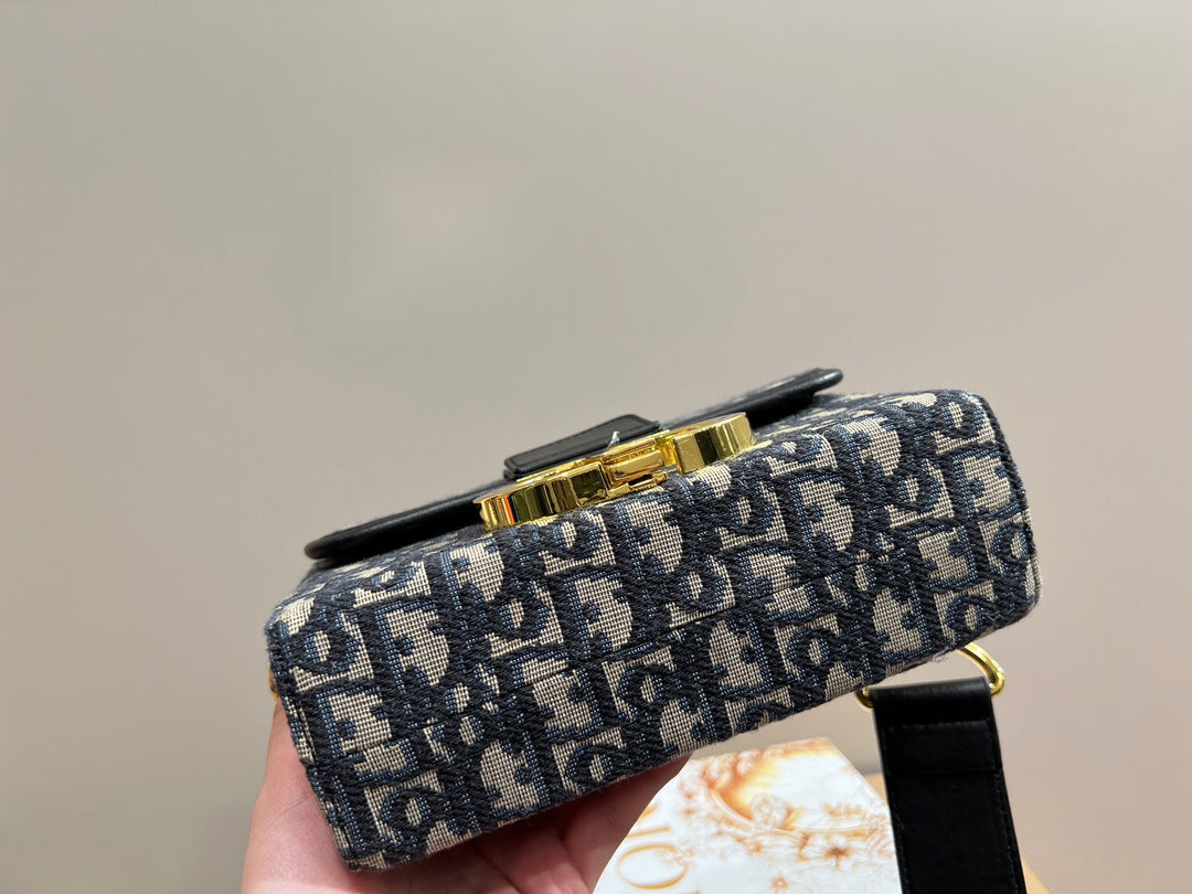 CN - New Collection Bags DIR 360