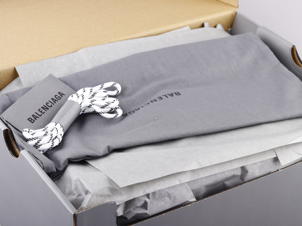 CN - Bla Track Three Generations Sneaker