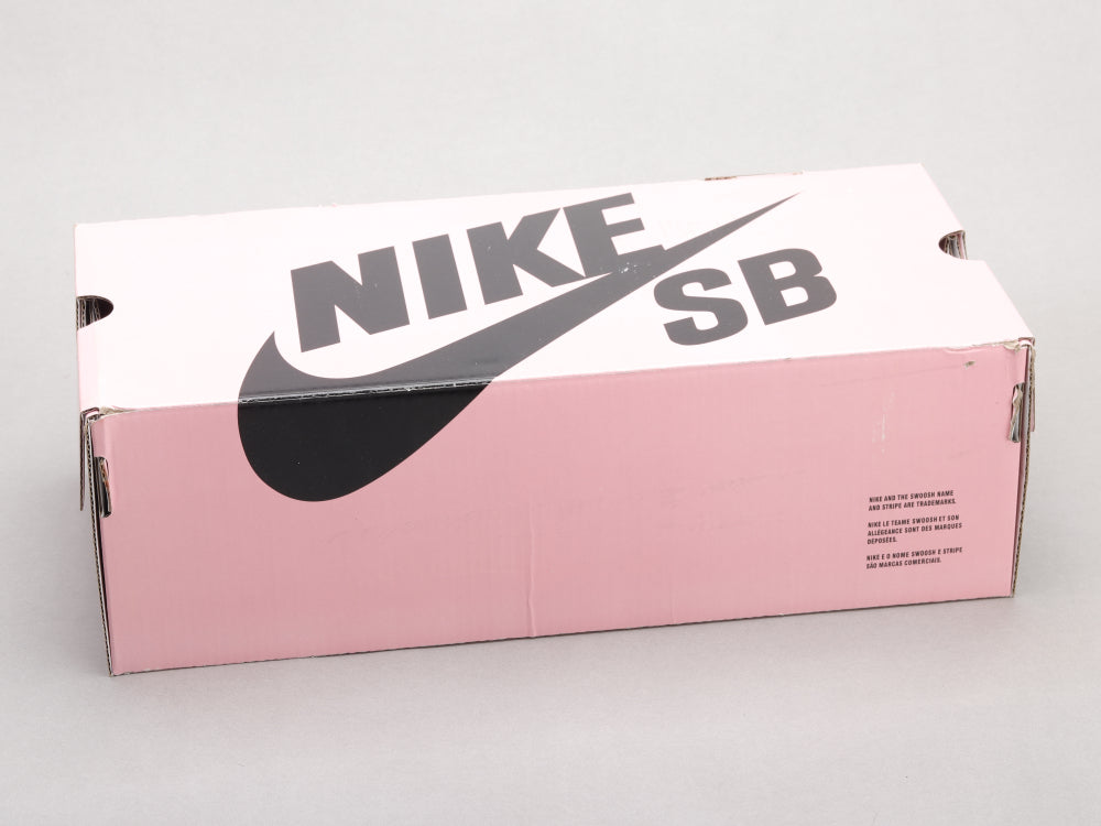 CN - NKE Staple black dove