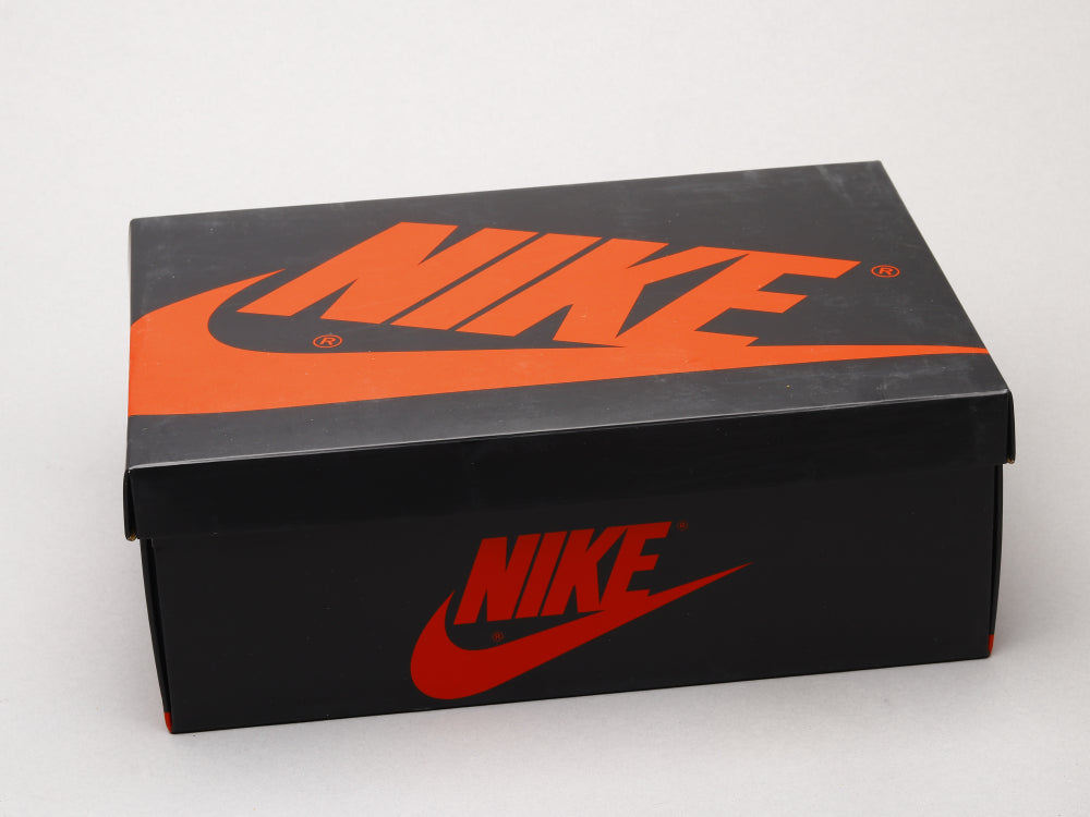 CN - AJ1 No resale of black and red