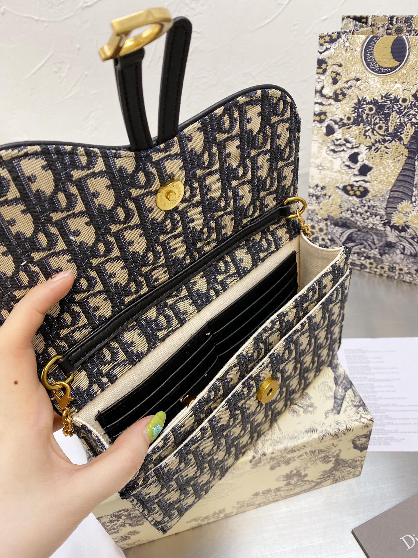 CN - New Collection Bags DIR 049