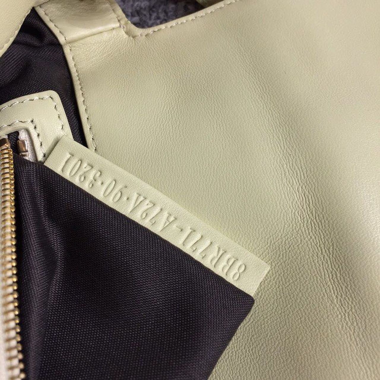 FI Baguette Nappa Cream For Women, Women’s Handbags, Shoulder And Crossbody Bags 10.6in/27cm FF 8BR600