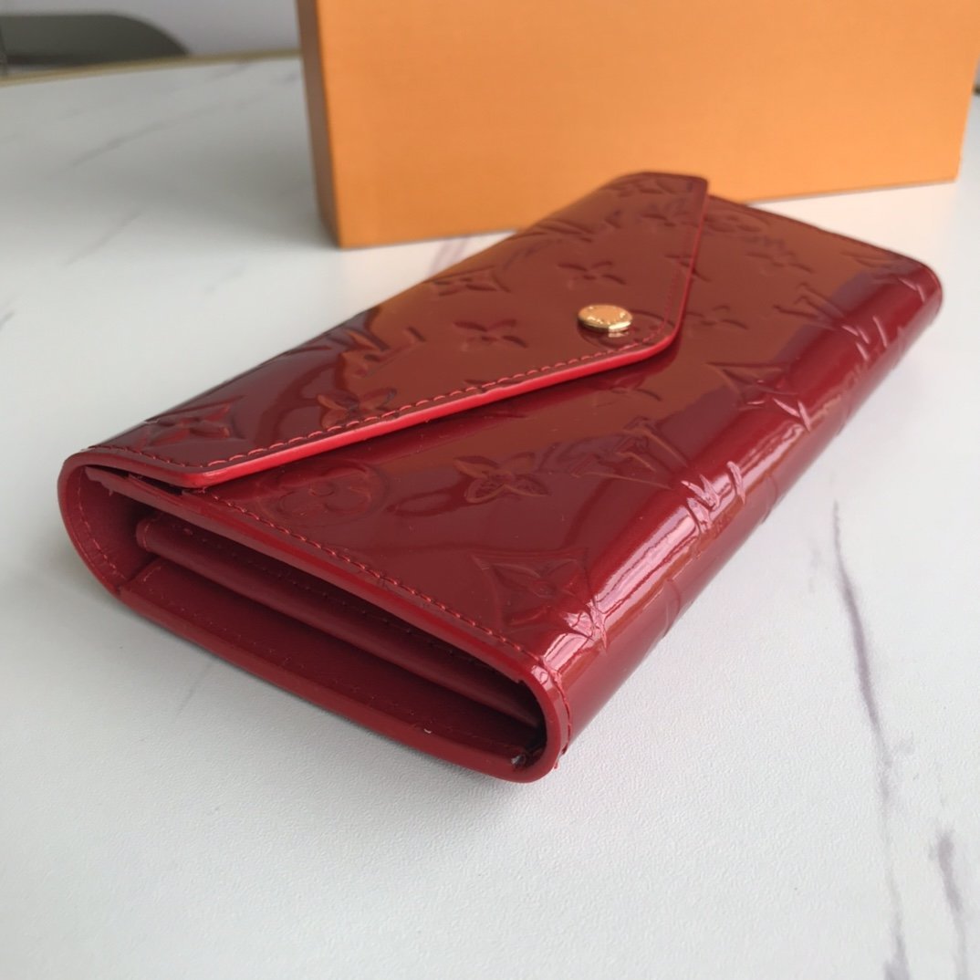 CN - New Collection Wallet LUV 008