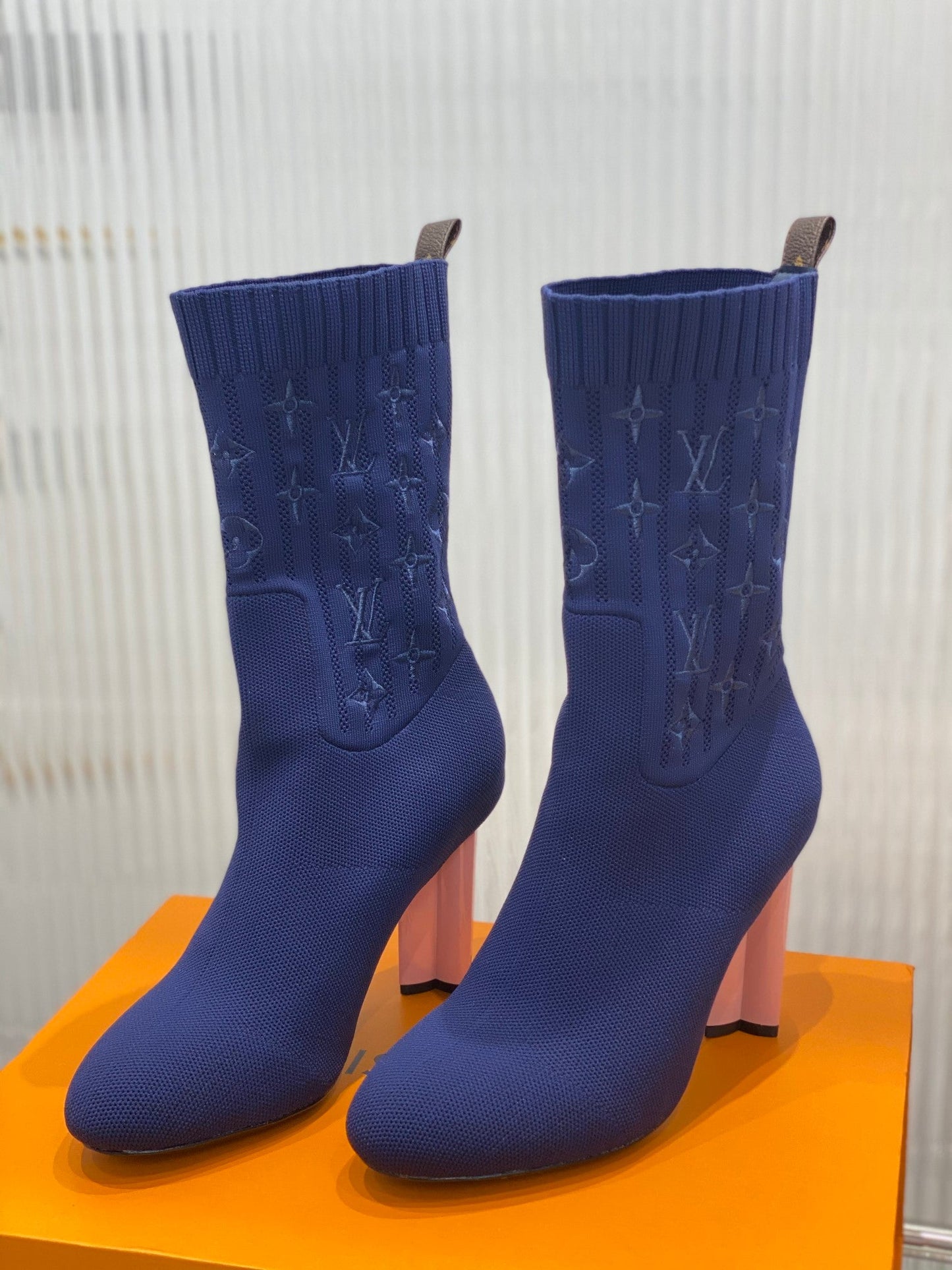 New Collection LUV BOOTS 049