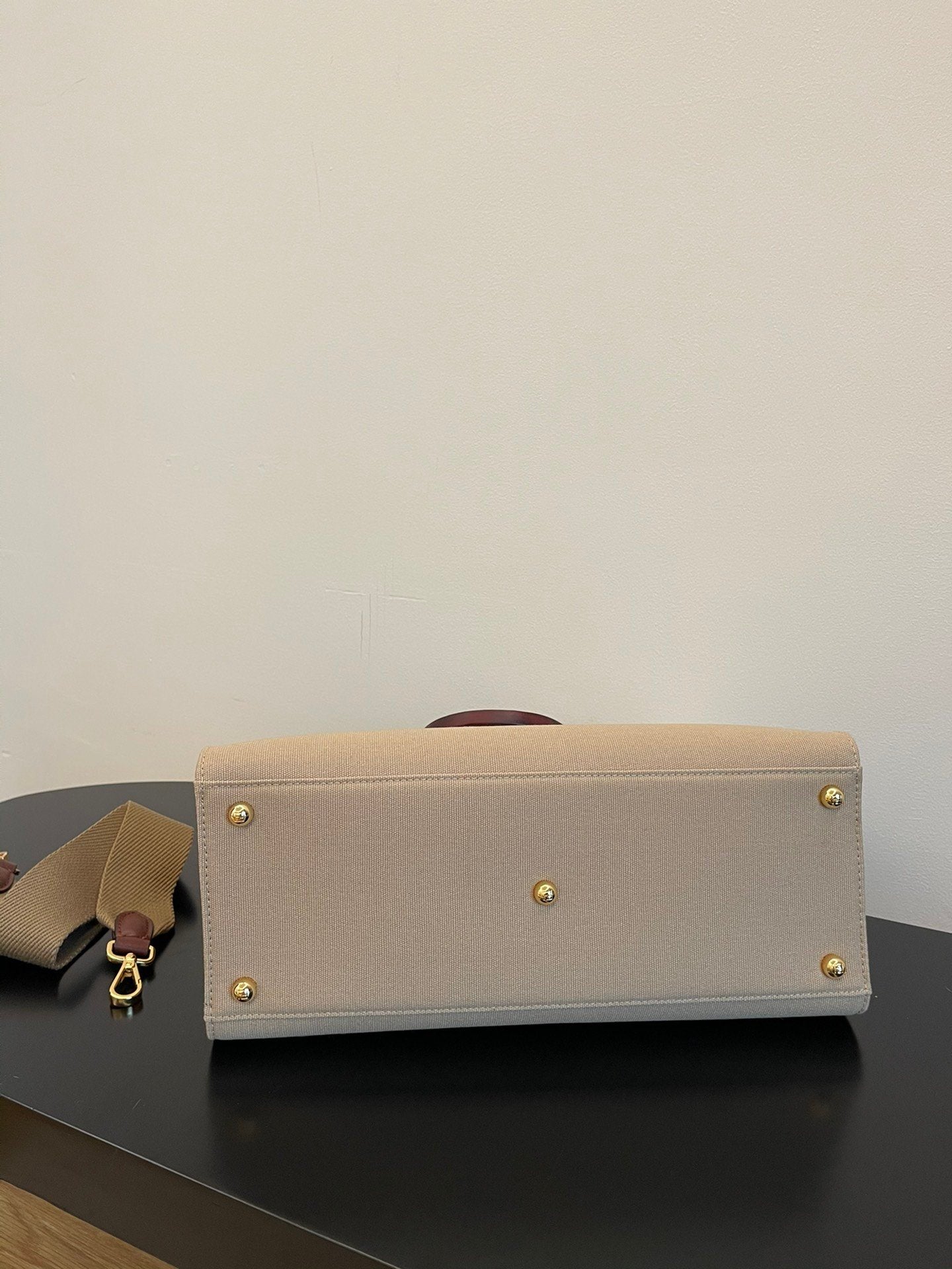 FI Sunshine Medium Tote Bag Beige Canvas For Women, Women’s Bags, Shoulder Bags 13.8in/35cm FF 8BH386