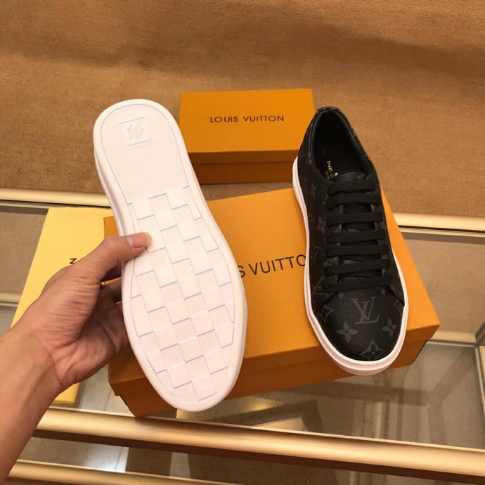 CN - New Arrival Luv Sneaker 063