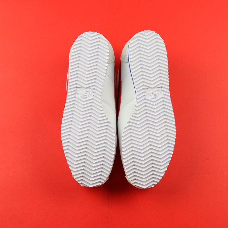 CN - NKE A generation of classic white and red