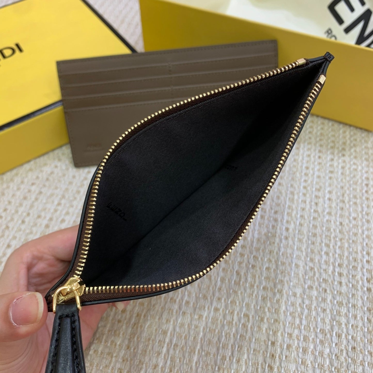 FI Wallet On Chain With Pouches Brown For Women, Women’s Handbags, Shoulder And Crossbody Bags 8.4in/21.5cm FF 8BS032AAFMF13VK