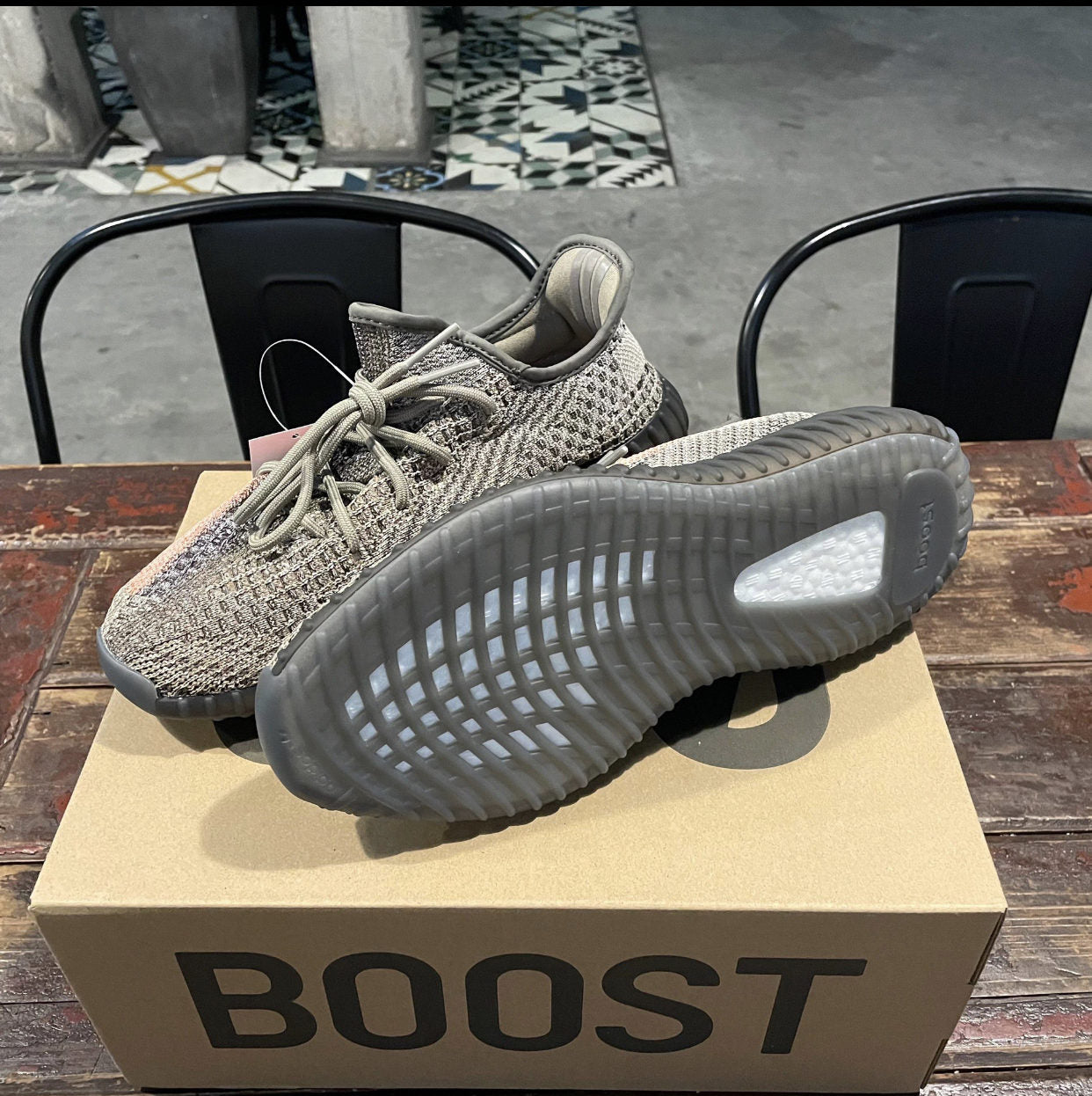 CN - Yzy 350 Volcanic Ash Sneaker