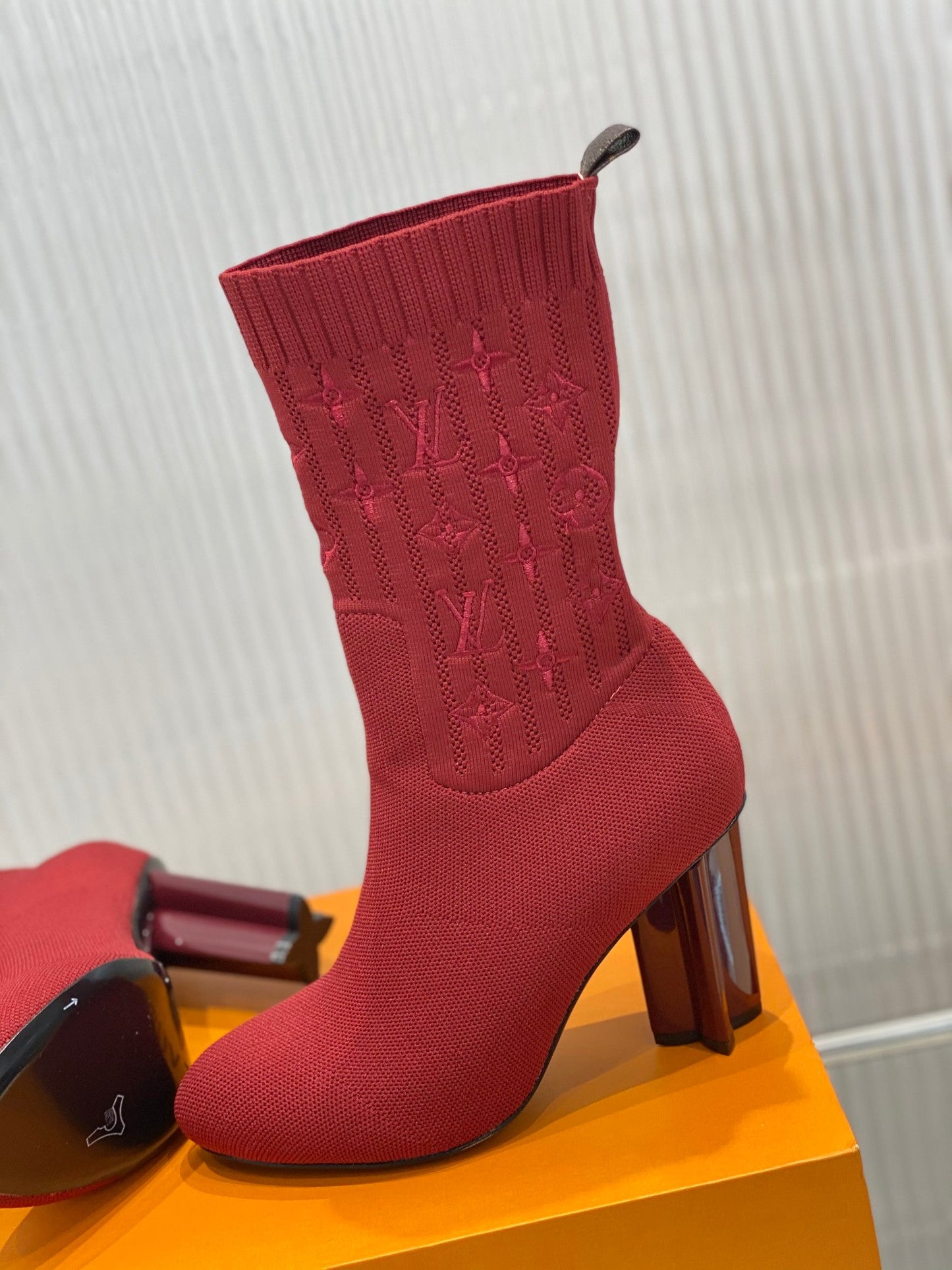 New Collection LUV BOOTS 050