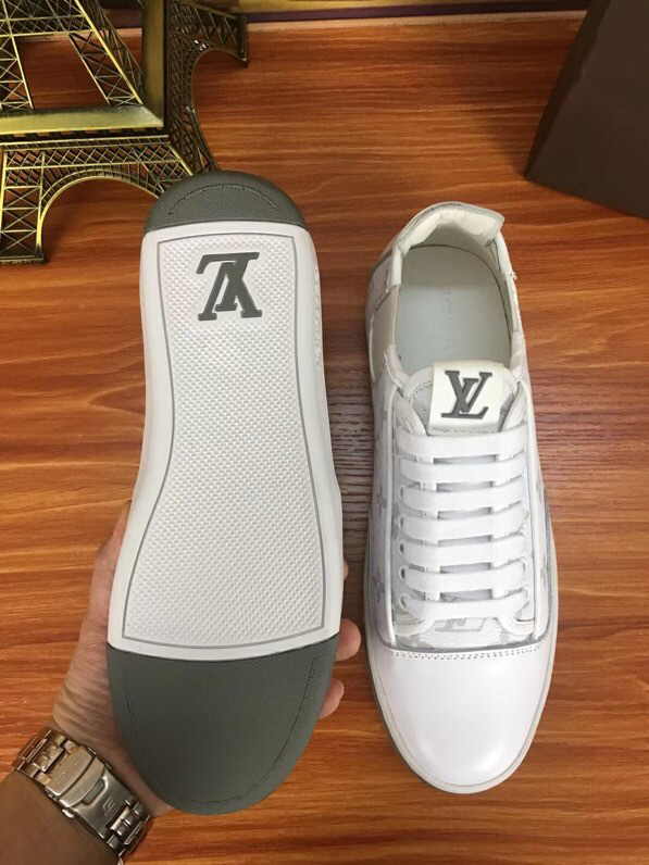 CN - New Arrival Luv Sneaker 070