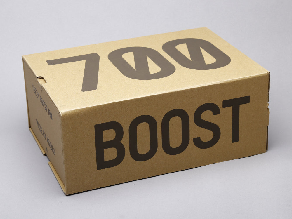 CN - Yzy 700 Carbon Blue Sneaker