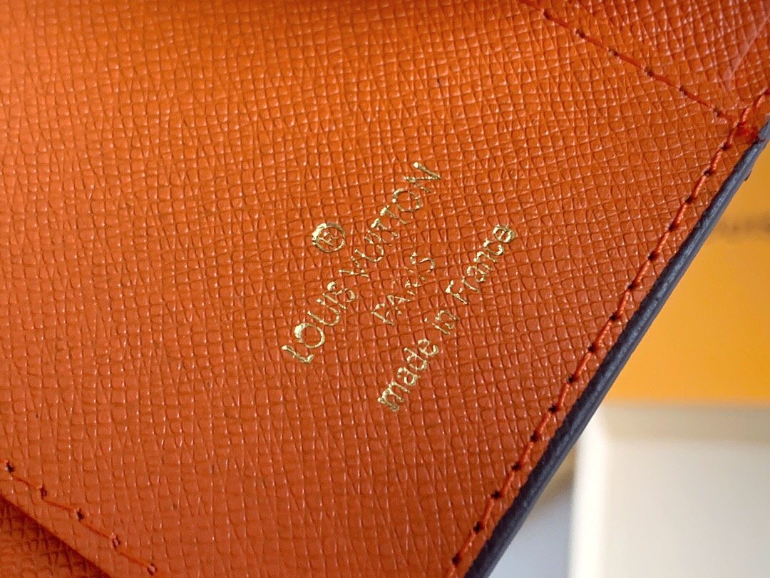 CN - New Collection Wallet LUV 113