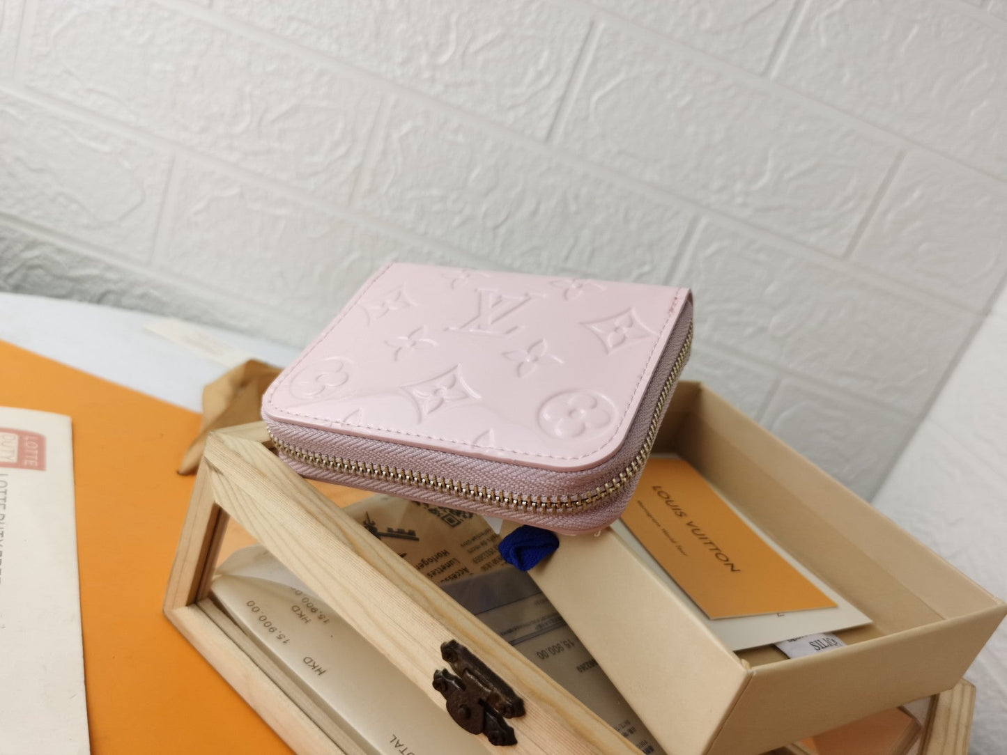 CN - New Collection Wallet LUV 121