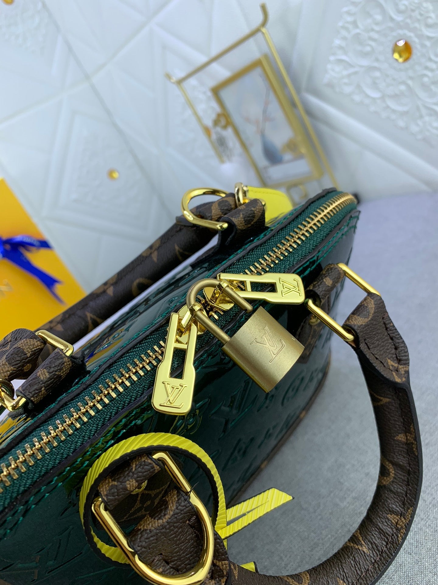 CN - New Collection Bags LUV 834