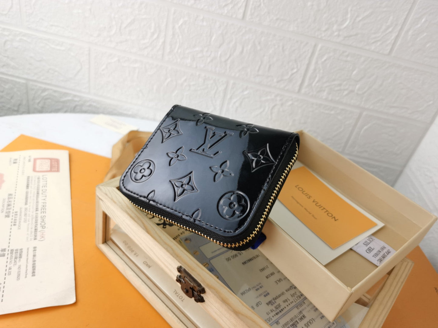 CN - New Collection Wallet LUV 122