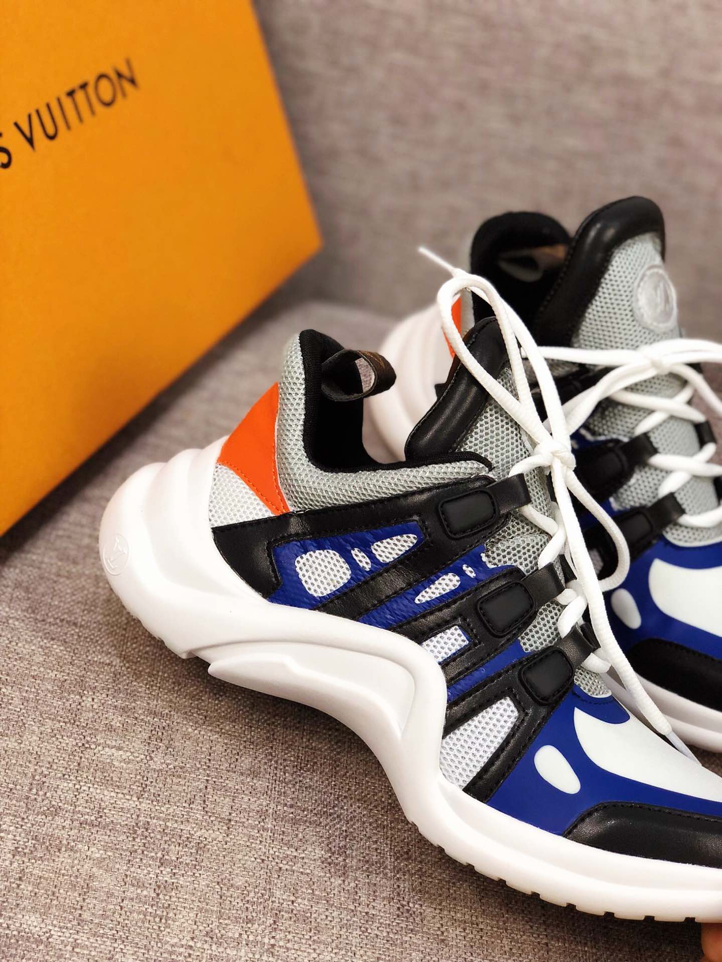 CN - LUV Archlight Blue White Black Sneaker