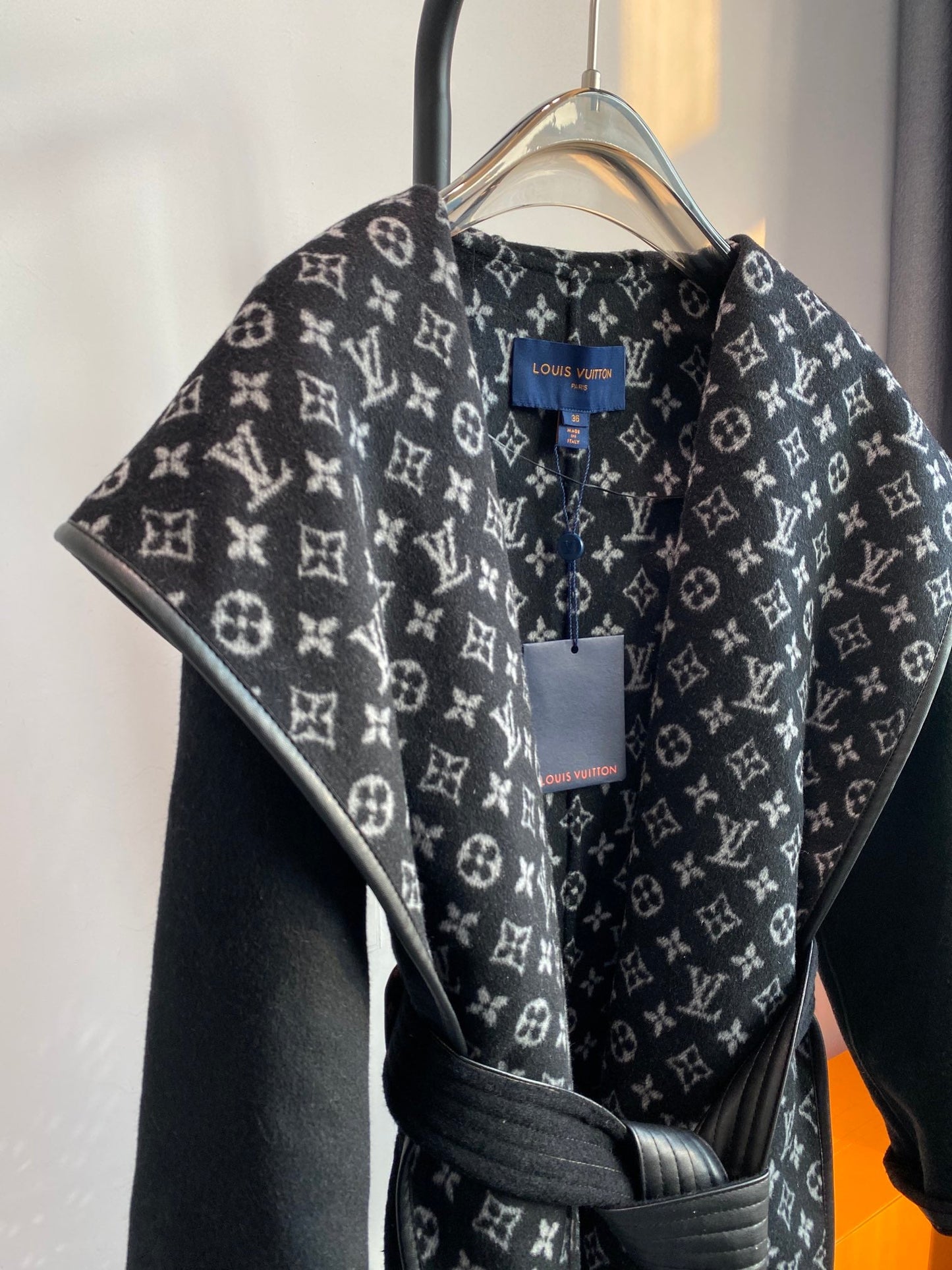 CN - New Collection LUV Wrap Coat 040