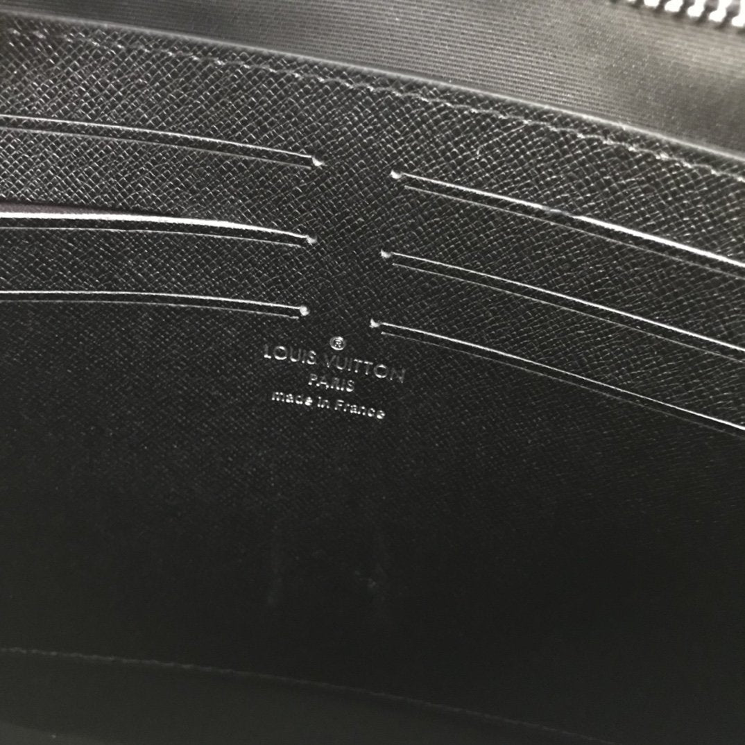 CN - New Collection Wallet LUV 072