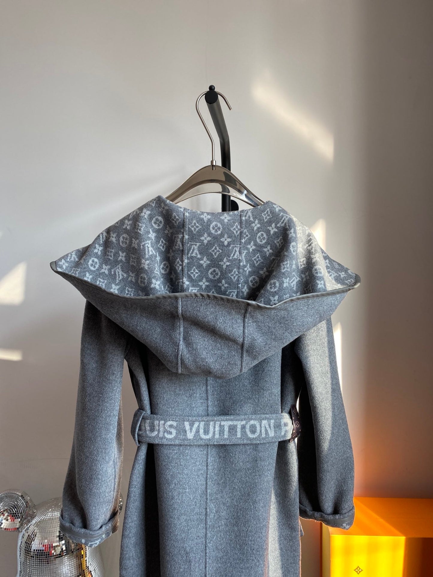 CN - New Collection LUV Wrap Coat 027