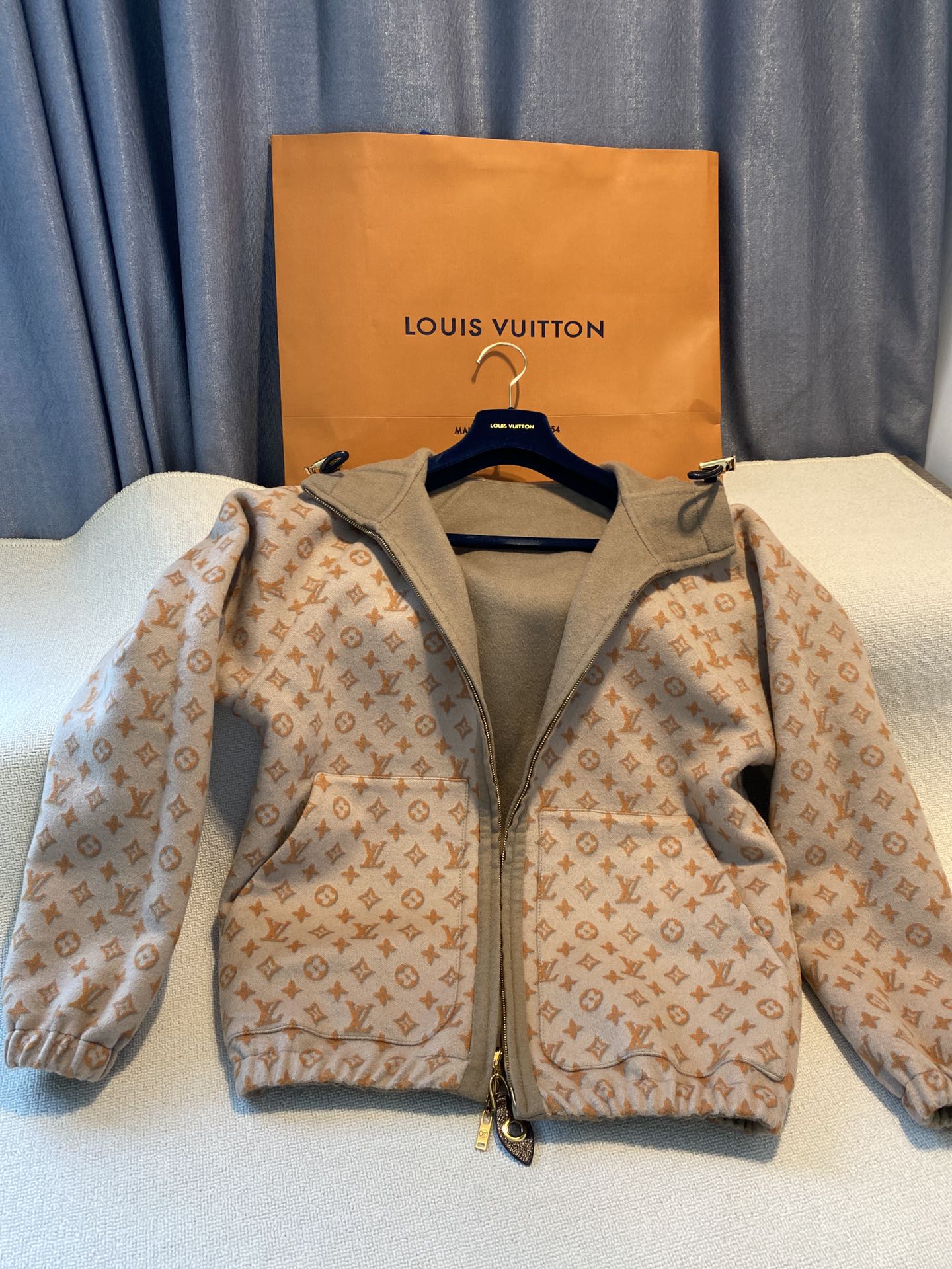 CN - New Collection LUV Wrap Coat 011