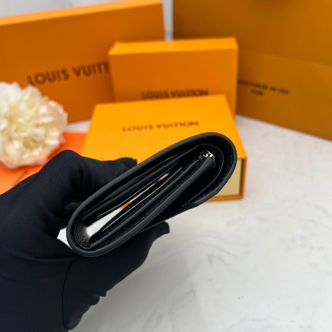 CN - New Collection Wallet LUV 135