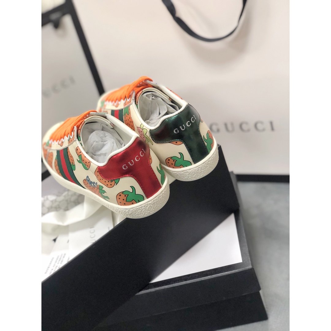 CN-GCI ACE LEATHER SNEAKER WITH STRAWBERRY 107