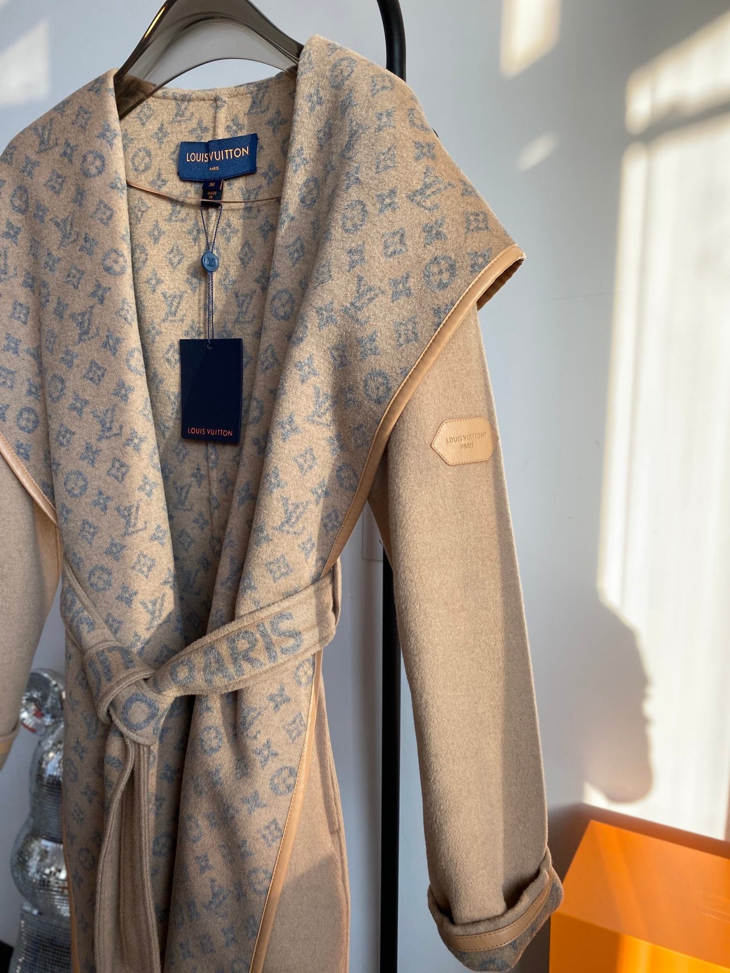 CN - New Collection LUV Wrap Coat 021