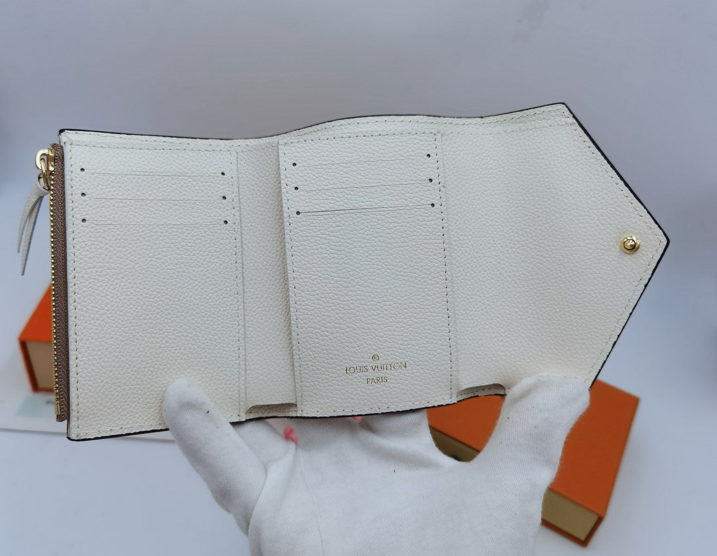 CN - New Collection Wallet LUV 001