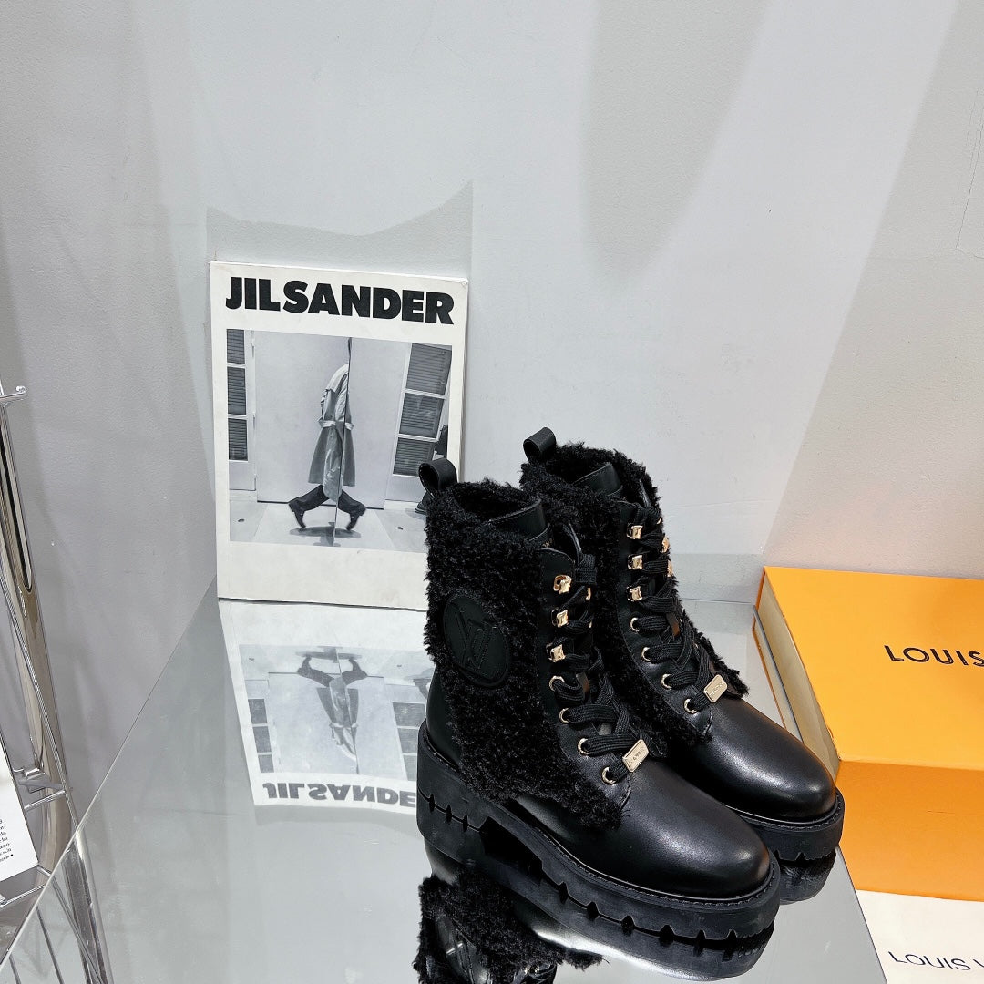 New Collection LUV BOOTS 009