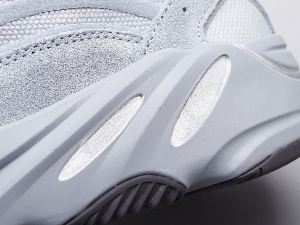 CN - Yzy 700 Hospital Blue Sneaker