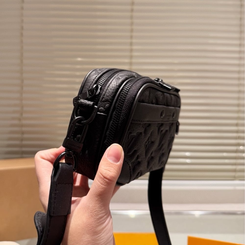 LV ALPHA WEARABLE WALLET MONOGRAM SHADOW BLACK 19CM M82544