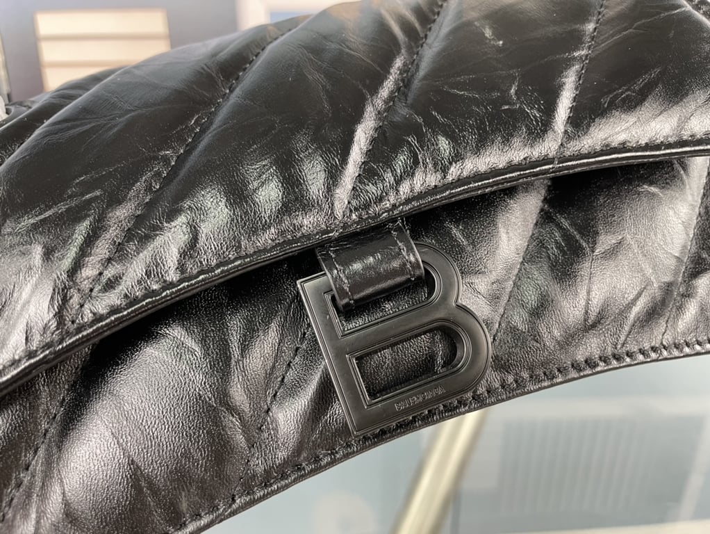 BALENCIAGA CRUSH SMALL CHAIN BAG QUILTED IN BLACK 25CM