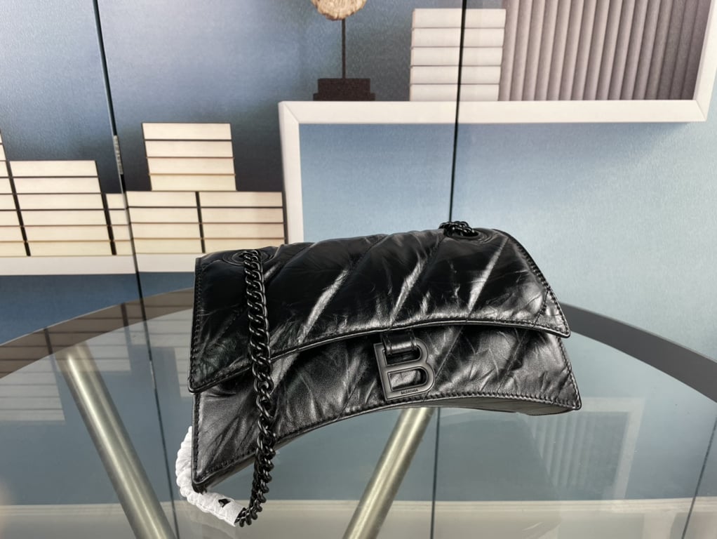 BALENCIAGA CRUSH SMALL CHAIN BAG QUILTED IN BLACK 25CM