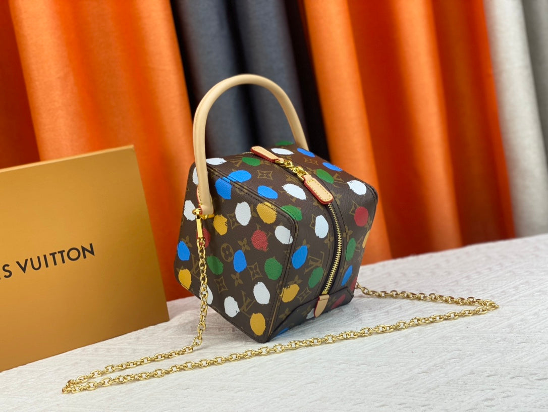 CN - New Collection Bags LUV 679