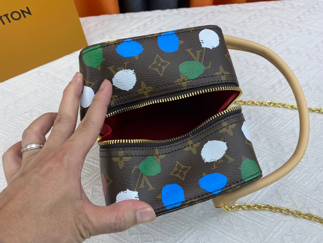 CN - New Collection Bags LUV 679