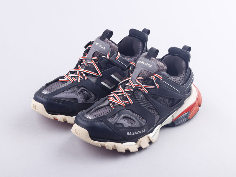 CN - Bla Track Three Generations Sneaker