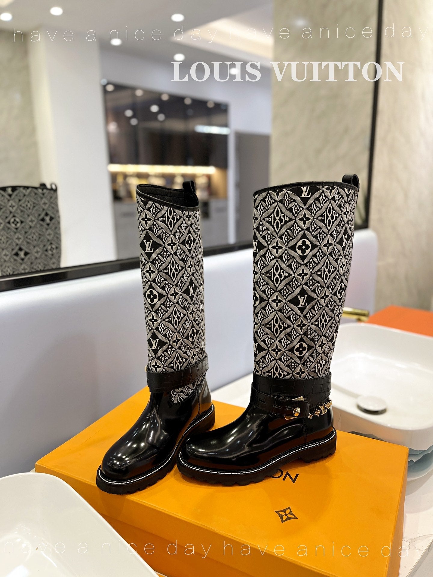 New Collection  LUV BOOTS 027