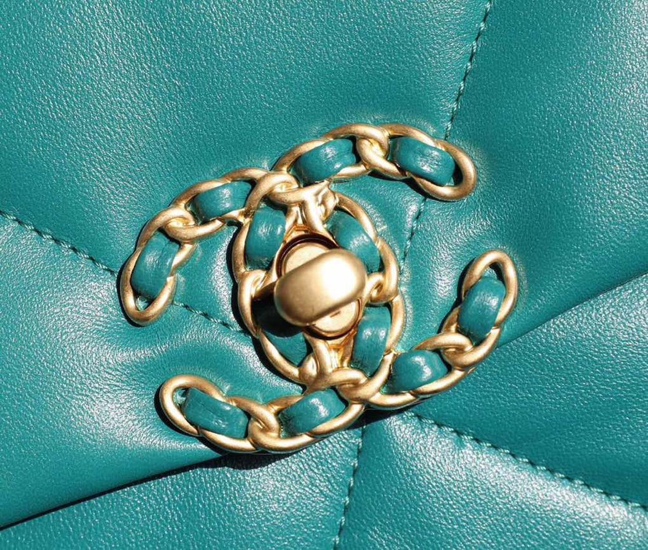 CHL 19 Handbag 26cm Teal For Women AS1160