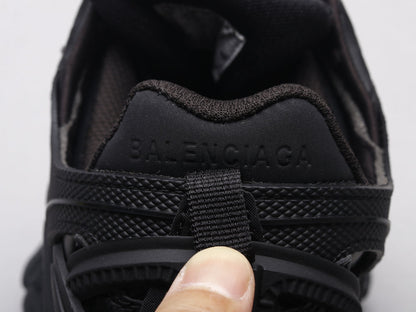 CN - Bla Track Hollow Black Sneaker