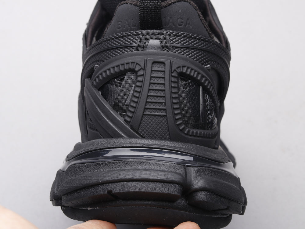 CN - Bla Track Hollow Black Sneaker