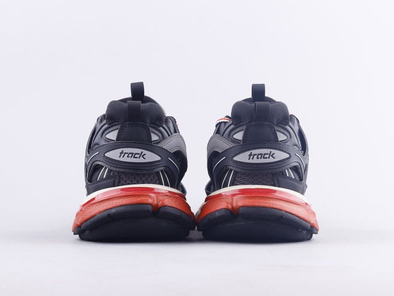 CN - Bla Track Three Generations Sneaker