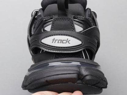 CN - Bla Track Generation DV Sneaker