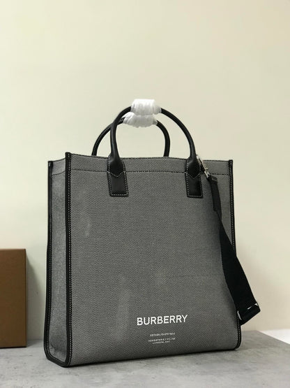 BB Horseferry Print Cotton Canvas Tote Black/Grey For Women, Women’s Bags, Shoulder And Crossbody Bags 14in/ 35.5cm BUR 80508141