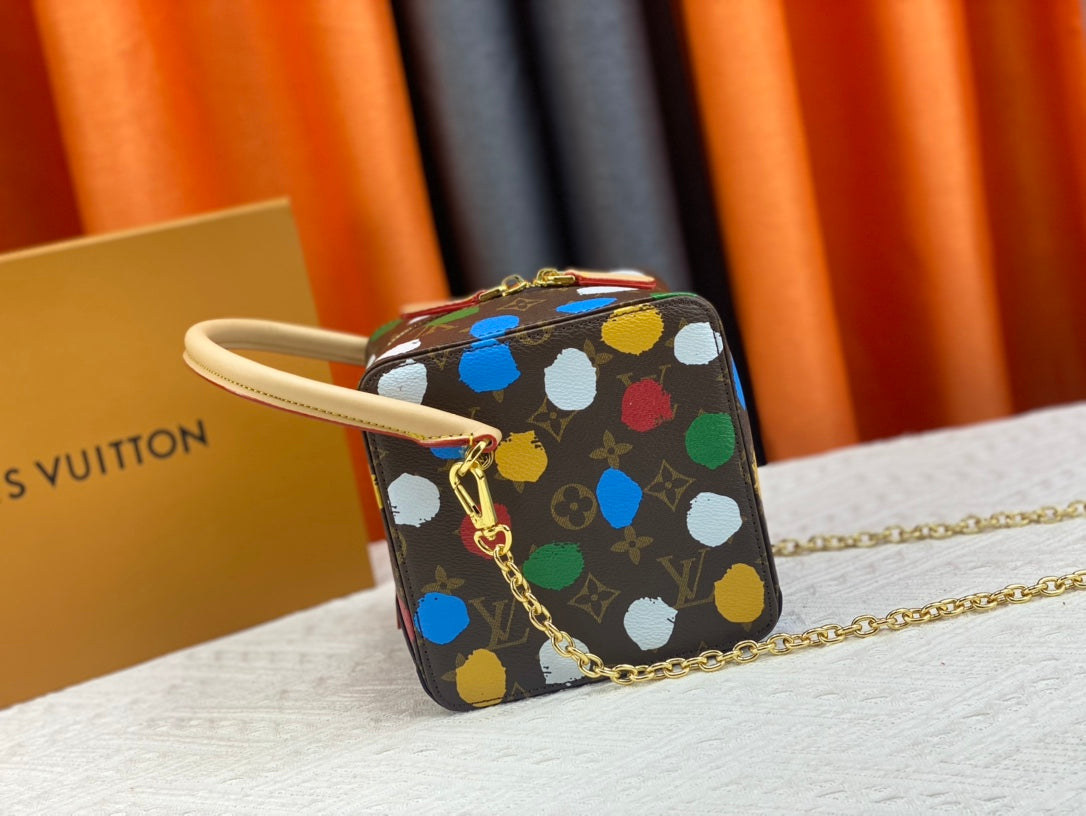 CN - New Collection Bags LUV 679