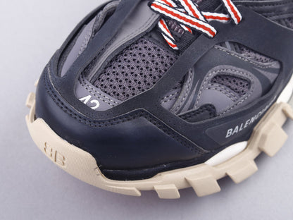 CN - Bla Track Three Generations Sneaker