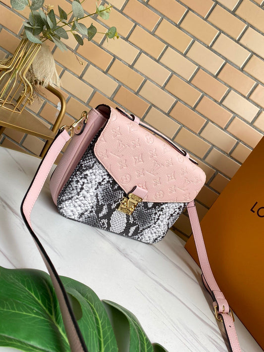 CN - New Collection Bags LUV 126